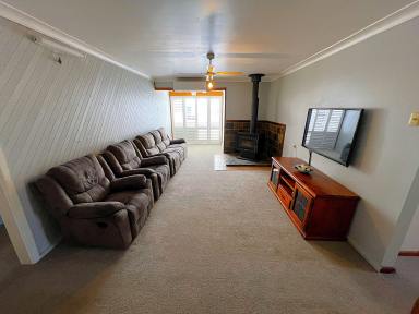 House For Sale - NSW - Werris Creek - 2341 - APPEALING & SPACIOUS HOME  (Image 2)