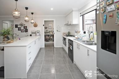 House Leased - VIC - Pakenham - 3810 - Modern Family Home in Prime Location!  (Image 2)