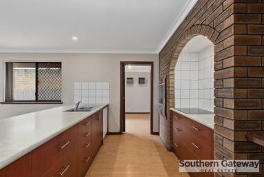 House For Sale - WA - Parmelia - 6167 - SURPRISINGLY SPACIOUS WITH RETRO CHARM - BIG BLOCK, BIG POTENTIAL  (Image 2)