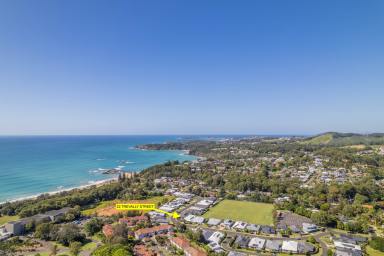 House For Sale - NSW - Korora - 2450 - COASTAL COMFORT MEETS MODERN LIVING – WALK TO THE BEACH  (Image 2)