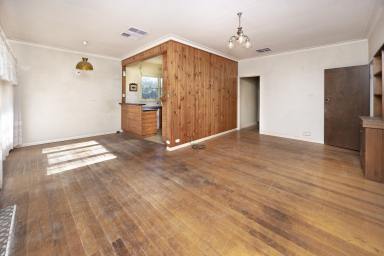 House For Sale - VIC - Swan Hill - 3585 - Well Located Family Home with Space, Comfort & BIG Shed!  (Image 2)