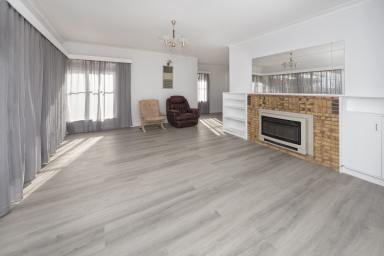 House For Sale - VIC - Swan Hill - 3585 - Spacious & Stylish 3 Bedroom Brick Home in Prime Location  (Image 2)