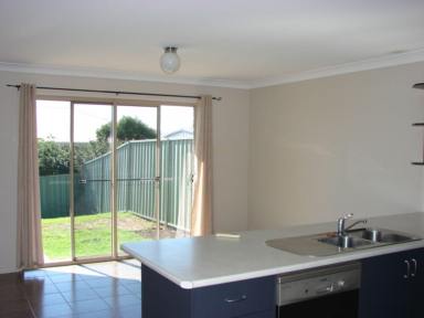 Duplex/Semi-detached Leased - NSW - Muswellbrook - 2333 - ROOMY
THREE (3x) B/r DUPLEX WITH ENSUITE BATHROOM AND TILED FLOORS IN LIVING AREAS  (Image 2)