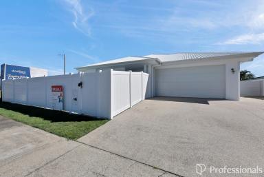 House For Sale - QLD - Glenella - 4740 - Stunning Upmarket Family Home in Sought-After Glenella!  (Image 2)