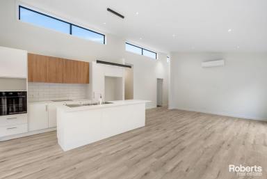 House For Lease - TAS - Warrane - 7018 - Luxury Living in Central Location  (Image 2)
