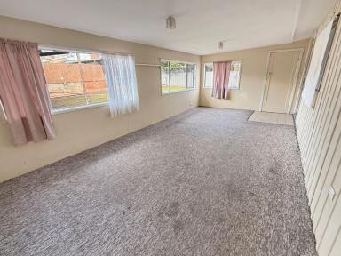 House For Sale - NSW - Narrandera - 2700 - GRAB YOUR NAIL BAG  (Image 2)