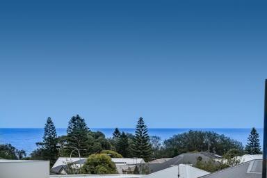 House For Sale - WA - Iluka - 6028 - ABSOLUTELY IMPECCABLE!!  (Image 2)