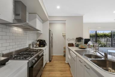 House For Sale - VIC - Warragul - 3820 - FAMILY SIZE HOME  (Image 2)