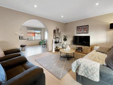 House For Sale - VIC - Hamilton - 3300 - Affordable three bedroom home  (Image 2)