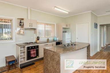 House For Sale - SA - Meningie - 5264 - Family holiday home with stunning Coorong views!  (Image 2)
