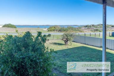 House For Sale - SA - Meningie - 5264 - Family holiday home with stunning Coorong views!  (Image 2)