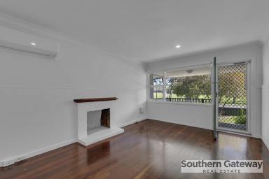 House Leased - WA - Medina - 6167 - Freshly Renovated Medina Home!!  (Image 2)