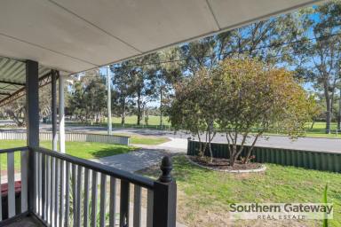 House Leased - WA - Medina - 6167 - Freshly Renovated Medina Home!!  (Image 2)