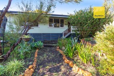 House For Sale - WA - Nannup - 6275 - OASIS IN TOWN  (Image 2)