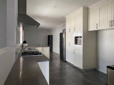 House For Lease - VIC - Wangaratta - 3677 - Spacious Home  (Image 2)