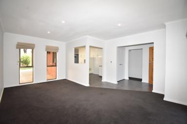 House For Lease - VIC - Wangaratta - 3677 - Spacious Home  (Image 2)