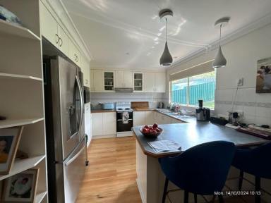 House For Lease - NSW - Surfside - 2536 - Spacious 3 Bedroom Home  (Image 2)