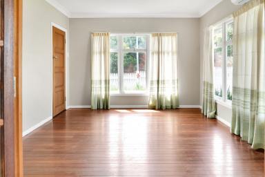 House For Lease - QLD - Mount Lofty - 4350 - Modern and Spacious!  (Image 2)