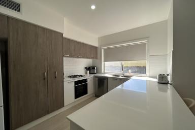 Townhouse For Lease - NSW - Waratah - 2298 - IMMACULATE TOWNHOUSE  (Image 2)