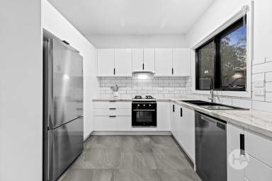 House For Sale - VIC - Somerville - 3912 - Lock and Leave No-Fuss Lifestyle  (Image 2)