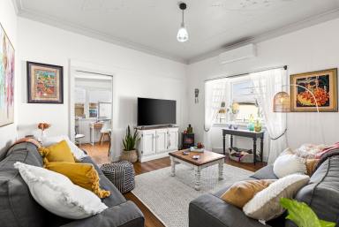 House For Lease - QLD - East Toowoomba - 4350 - Charming Art Deco Home Close to the CBD!  (Image 2)