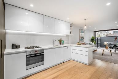 House For Lease - VIC - South Melbourne - 3205 - RENOVATED | BRILLIANTLY POSITIONED | LOW MAINTENANCE  (Image 2)