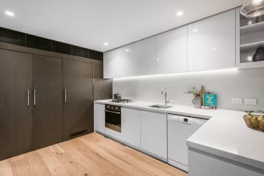 House For Lease - VIC - South Melbourne - 3205 - RENOVATED | BRILLIANTLY POSITIONED | LOW MAINTENANCE  (Image 2)