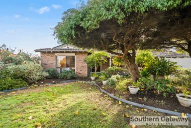 House For Sale - WA - Parmelia - 6167 - SPACIOUS FAMILY LIVING IN PEACEFUL CUL-DE-SAC SETTING  (Image 2)