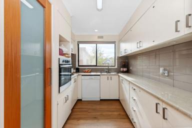 House For Sale - VIC - Kennington - 3550 - Well-Maintained Brick Home in Great Kennington Location  (Image 2)