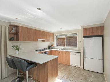 Unit For Sale - VIC - Bairnsdale - 3875 - FEEL RIGHT AT HOME HERE!!  (Image 2)
