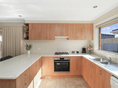 Unit For Sale - VIC - Bairnsdale - 3875 - FEEL RIGHT AT HOME HERE!!  (Image 2)