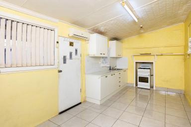 House For Sale - NSW - Temora - 2666 - Brick House with Big Potential  (Image 2)