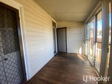 House For Sale - NSW - Inverell - 2360 - SOLD BY LJ HOOKER INVERELL  (Image 2)
