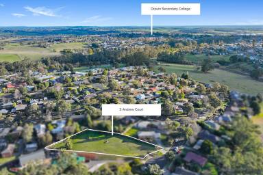 Residential Block For Sale - VIC - Drouin - 3818 - Attention: Builders and Investors  (Image 2)