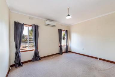 House For Lease - VIC - Hamilton - 3300 - Low maintenance home  (Image 2)