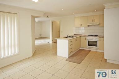 Unit For Lease - VIC - Cranbourne - 3977 - LOVELY TWO BEDROOM UNIT  (Image 2)