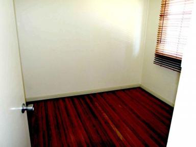 House For Lease - NSW - Taree - 2430 - Bright airy 2 bedroom unit - 1 block from hospital!  (Image 2)