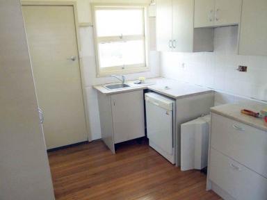 House For Lease - NSW - Taree - 2430 - Bright airy 2 bedroom unit - 1 block from hospital!  (Image 2)