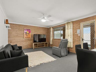 House For Sale - NSW - Old Bar - 2430 - HANDY INVESTMENT 250m FROM TOWN CENTRE  (Image 2)