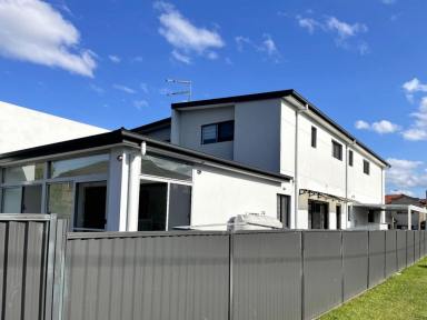Duplex/Semi-detached For Lease - NSW - Fairfield Heights - 2165 - Spacious, Modern 2 En-suite Duplex w/ Garage  (Image 2)