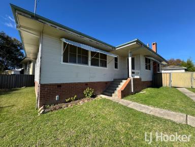 House For Sale - NSW - Inverell - 2360 - Great Value Buying in Prime School Zone  (Image 2)