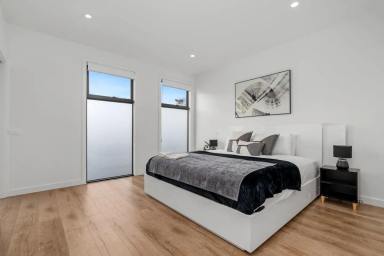 House For Lease - VIC - Edithvale - 3196 - 3 BEDROOM 3 BATHROOM | MODERN | STYLISH HOME  (Image 2)