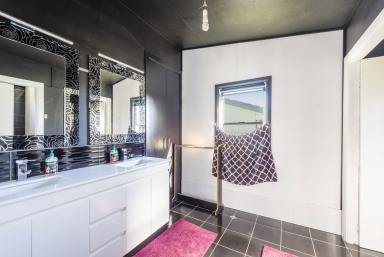 House For Sale - NSW - Grafton - 2460 - FAMILY ADDRESS FOR A FAMILY PRICE!  (Image 2)