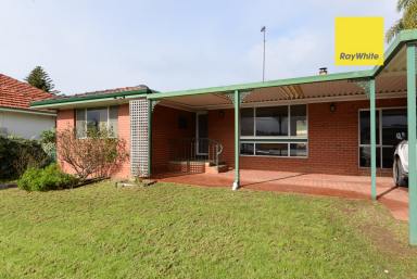 House For Sale - WA - Pemberton - 6260 - SPACIOUS TOWNHOUSE  (Image 2)