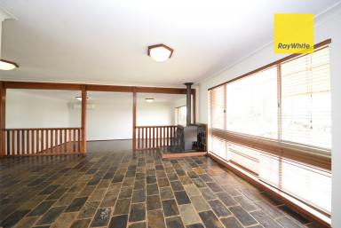 House For Sale - WA - Pemberton - 6260 - SPACIOUS TOWNHOUSE  (Image 2)
