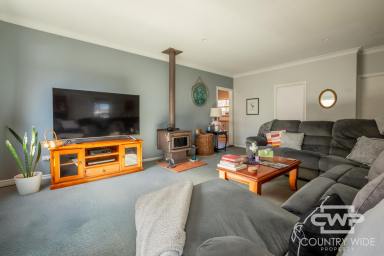House For Sale - NSW - Glen Innes - 2370 - Spacious Family Home with Character  (Image 2)