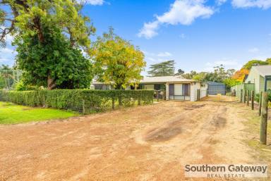 House For Sale - WA - Serpentine - 6125 - CHARMING COUNTRY LIVING IN THE HEART OF SERPENTINE  (Image 2)
