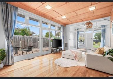 House For Lease - VIC - Bentleigh - 3204 - For Rent in Bentleigh: 5 Bed Large House in Mckinnon High zone  (Image 2)