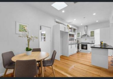 House For Lease - VIC - Bentleigh - 3204 - For Rent in Bentleigh: 5 Bed Large House in Mckinnon High zone  (Image 2)