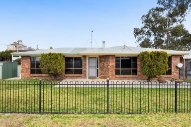 House For Sale - QLD - Cambooya - 4358 - Move-In Ready Brick Home with Fresh Updates in Peaceful Cambooya  (Image 2)